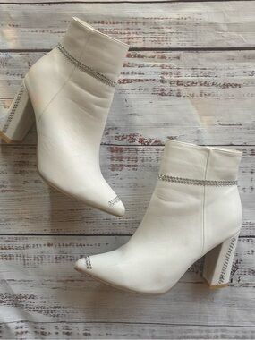 *NEED REPAIR* Women's White Rhinestone Ankle Boots - Elegant Block Heel Size 8.5